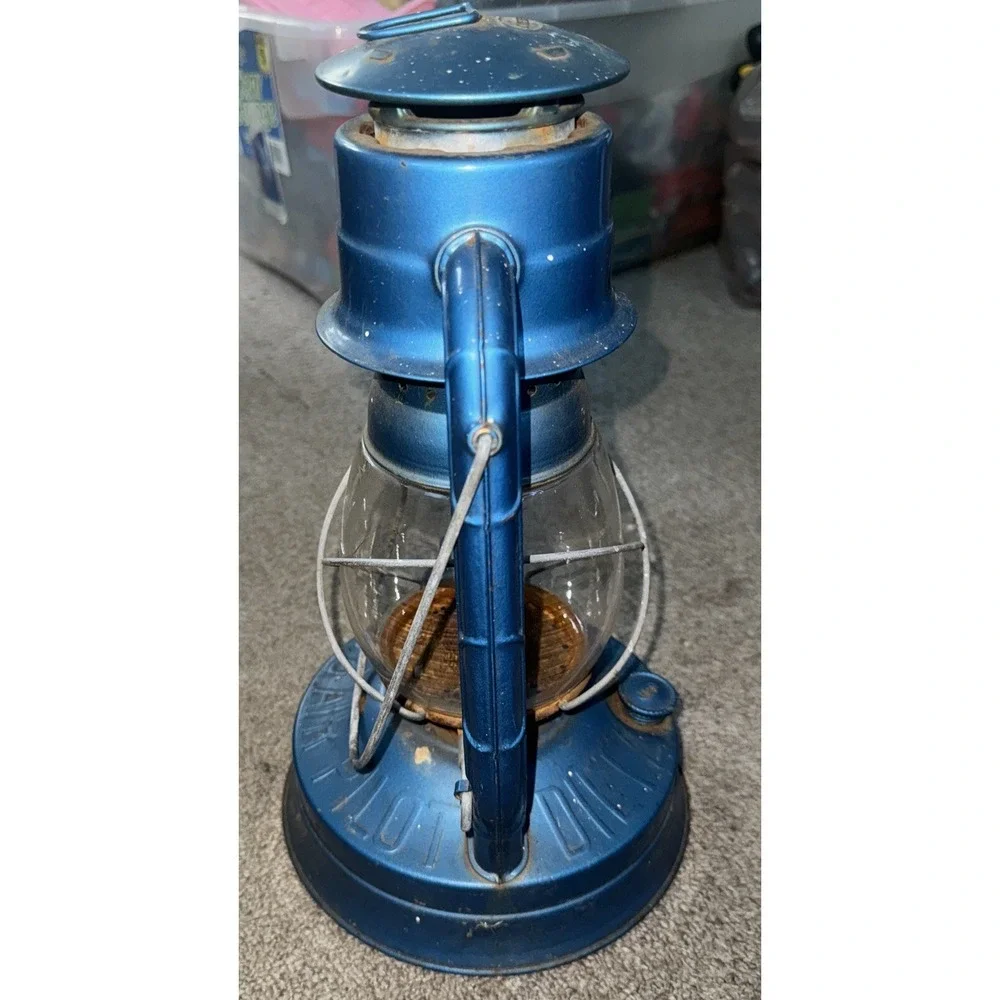 Vintage Dietz Blue No.8 D-LITE Kerosene Lantern Lamp NY USA Original Globe Broke
